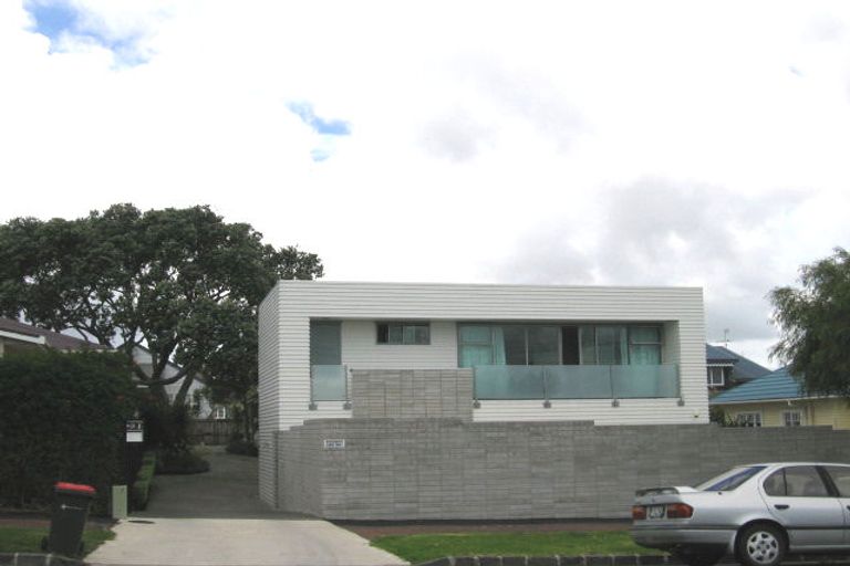 Photo of property in 24a St Michaels Avenue, Point Chevalier, Auckland, 1022