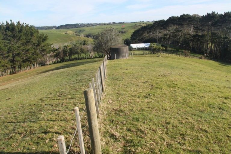 Photo of property in 179 Taiapa Road, Muriwai, Waimauku, 0881