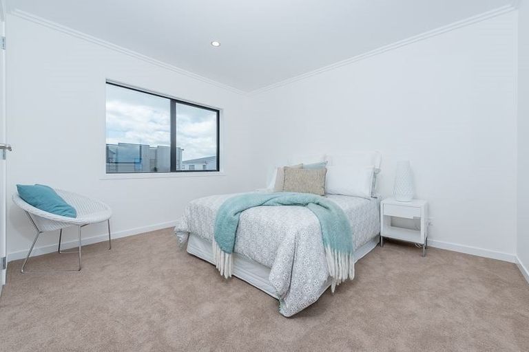 Photo of property in 12 Sacred Kingfisher Road, Hobsonville, Auckland, 0618