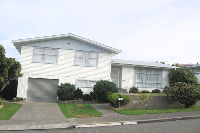 Photo of property in 3 Lomita Road, Johnsonville, Wellington, 6037
