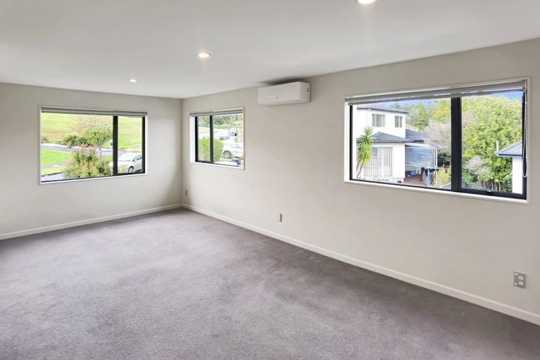 Photo of property in 19 Wye Oak Drive, Schnapper Rock, Auckland, 0632