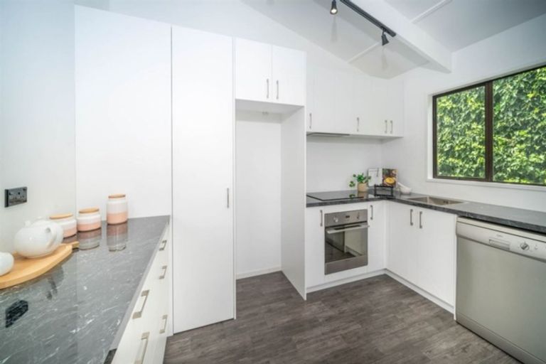 Photo of property in 2/92c Englefield Road, Northwood, Christchurch, 8051