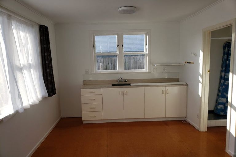 Photo of property in 15 Linwood Avenue, Forrest Hill, Auckland, 0620