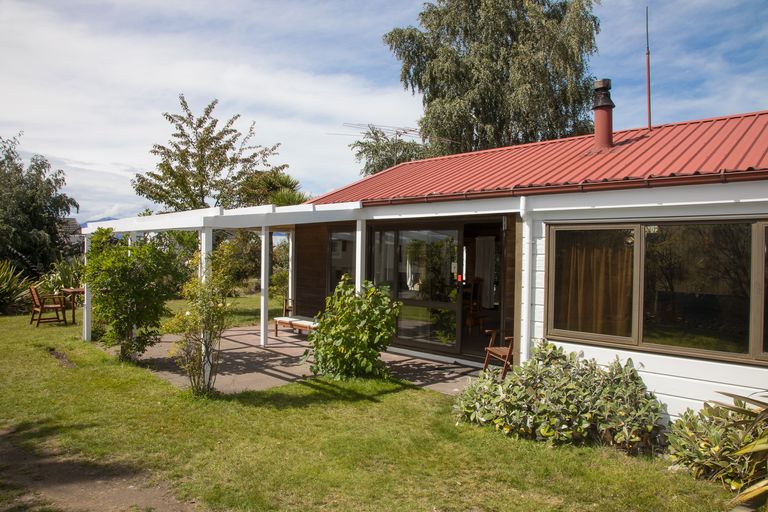 Photo of property in 32 Murray Place, Lake Tekapo, 7999