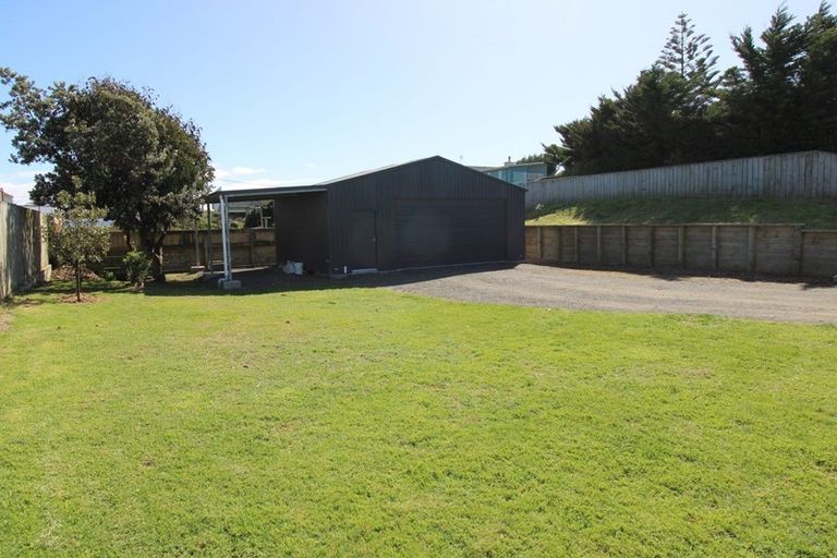 Photo of property in 14 Brown Terrace, Foxton Beach, Foxton, 4815