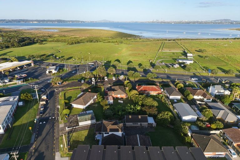 Photo of property in 2 Toru Street, Te Atatu Peninsula, Auckland, 0610
