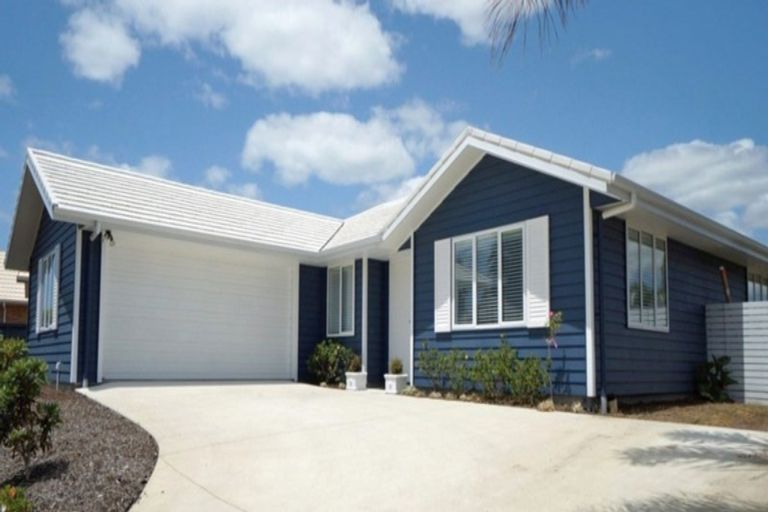 Photo of property in 9 Barbados Way, One Tree Point, 0118