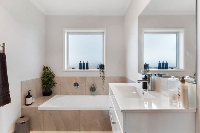 Photo of property in 19 Parkgrove Crescent, Pokeno, 2402