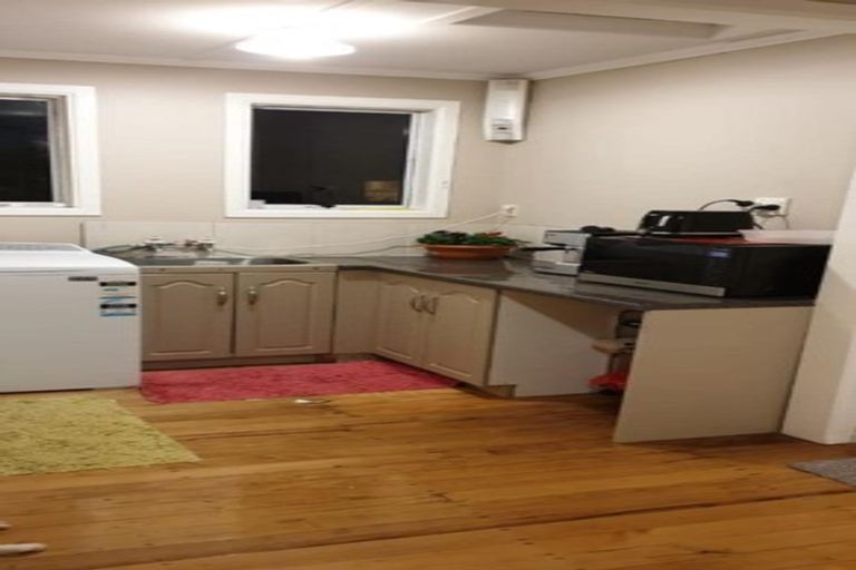 Photo of property in 2 Kelkirk Street, Kelston, Auckland, 0602