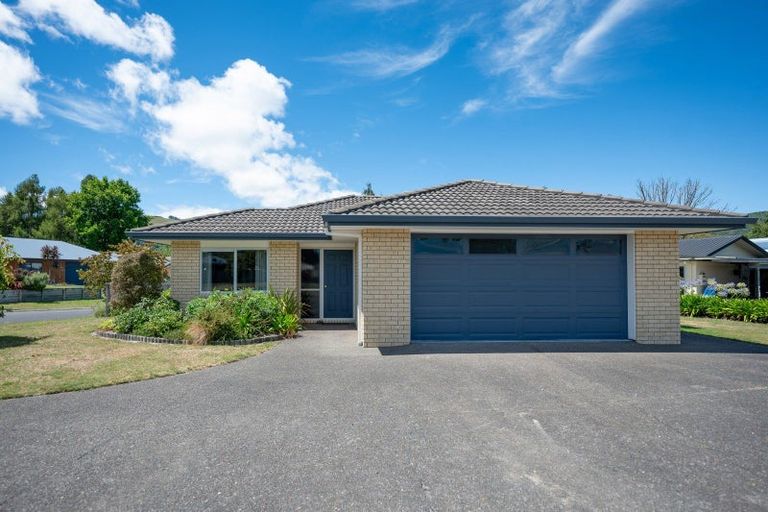 Photo of property in 4 Lakemere Way, Kinloch, Taupo, 3377