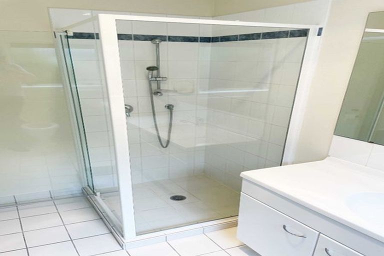 Photo of property in 19 San Bernadino Drive, Henderson, Auckland, 0612