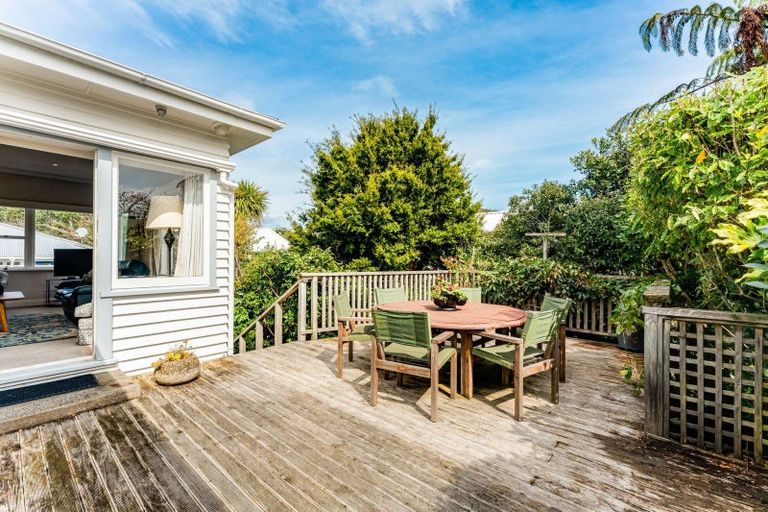 Photo of property in 30 Lucknow Terrace, Khandallah, Wellington, 6035