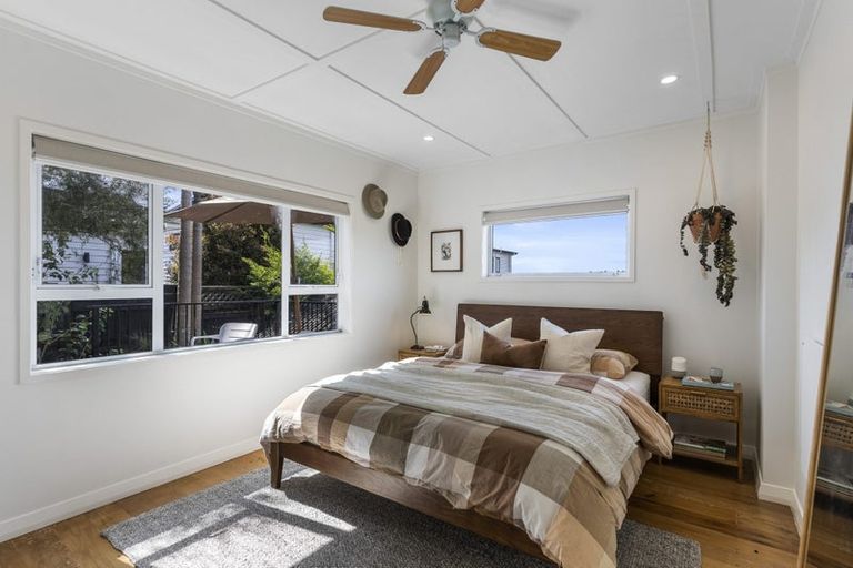 Photo of property in 1/27 Kiteroa Terrace, Rothesay Bay, Auckland, 0630