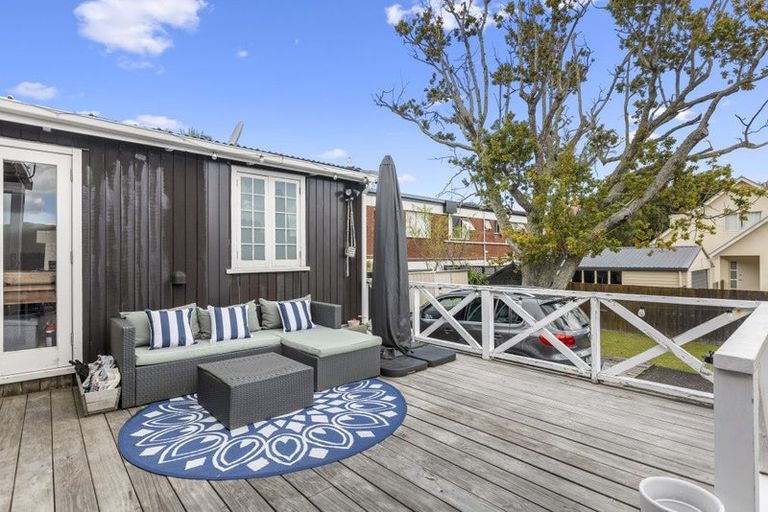 Photo of property in 1/10 Wolsley Avenue, Milford, Auckland, 0620