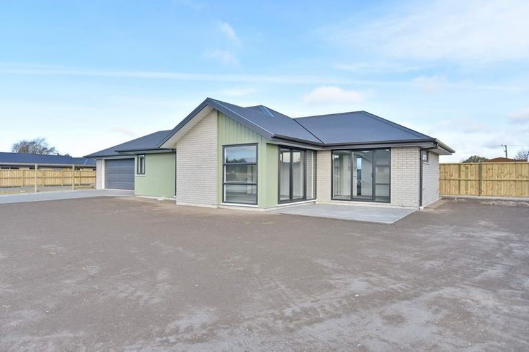 Photo of property in 16 Grey View Grove, Rangiora, 7400