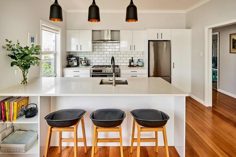 Photo of property in 132 Rongotai Road, Kilbirnie, Wellington, 6022