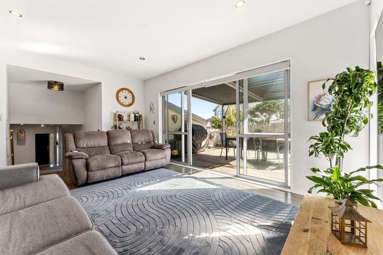 Photo of property in 33 Kaipuke Crescent, Gulf Harbour, Whangaparaoa, 0930