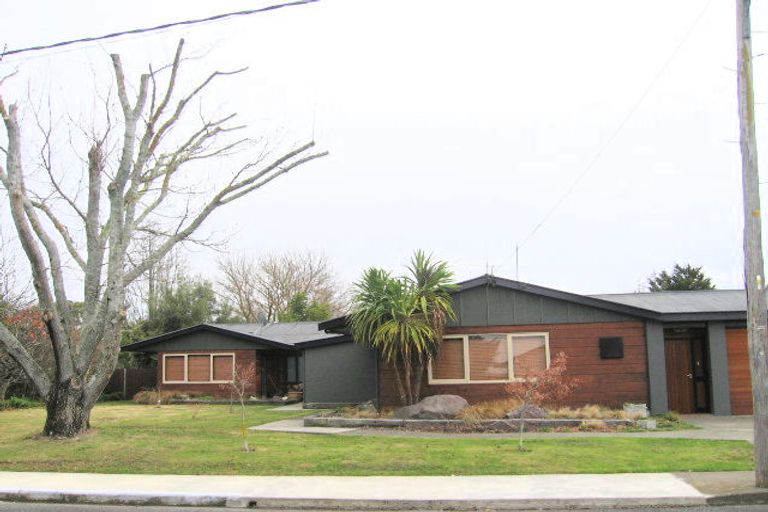 Photo of property in 21 Cambridge Terrace, Taradale, Napier, 4112