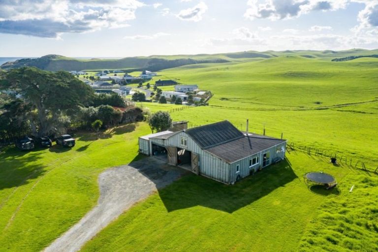 Photo of property in 11 Alcemene Lane, Baylys Beach, Dargaville, 0377