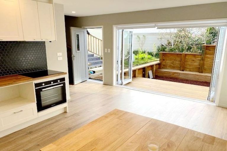 Photo of property in 28 Kokiri Street, Te Atatu South, Auckland, 0610