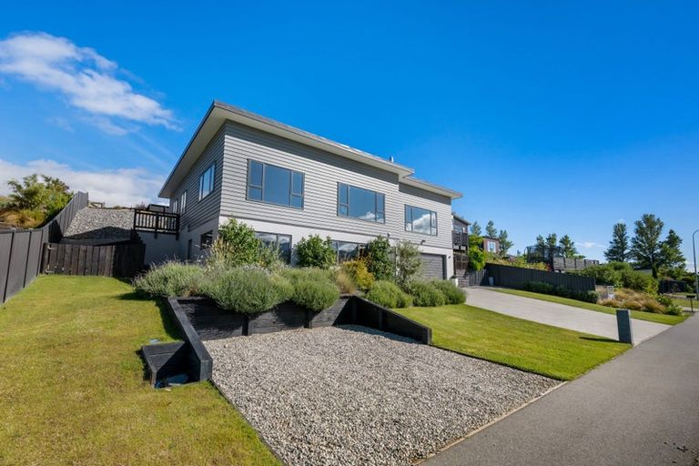 Photo of property in 71 Stratford Drive, Mount Pisa, Cromwell, 9383