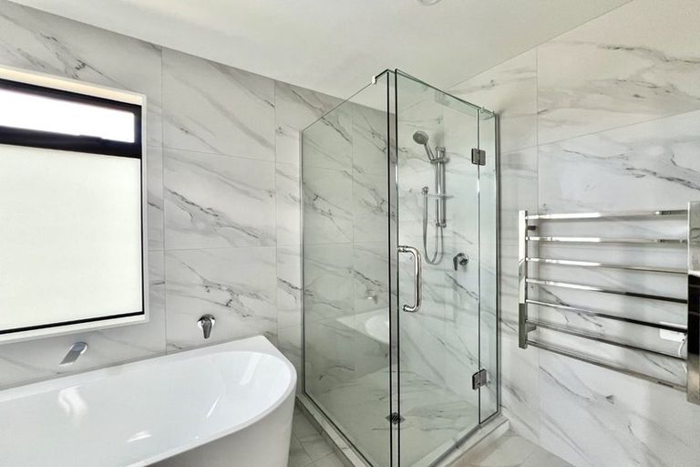 Photo of property in 13e Matterhorn Crescent, Northpark, Auckland, 2013