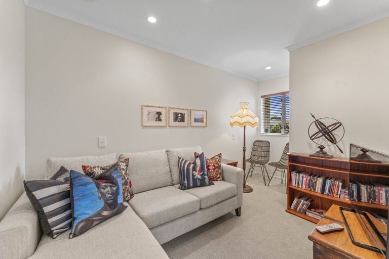 Photo of property in 2 Fairview Terrace, Waipahihi, Taupo, 3330