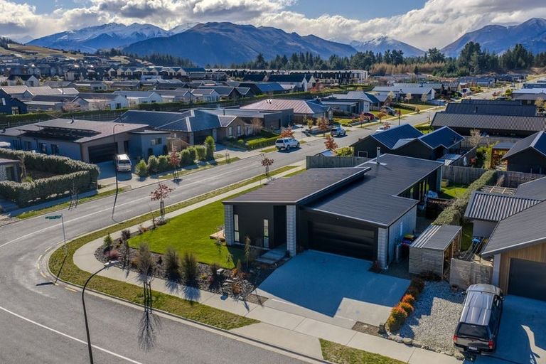 Photo of property in 20 Pounamu Avenue, Albert Town, Wanaka, 9305