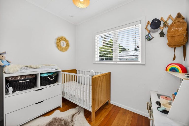 Photo of property in 36 Pine Avenue, Henderson, Auckland, 0612