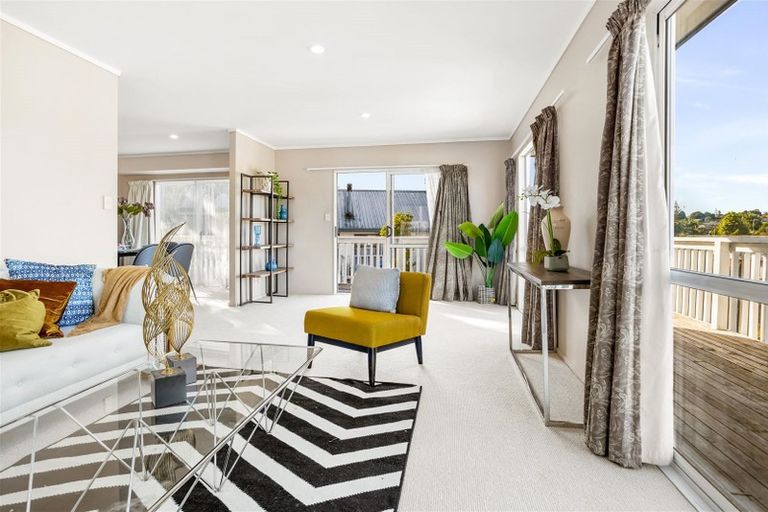 Photo of property in 18 Kearney Place, Massey, Auckland, 0614