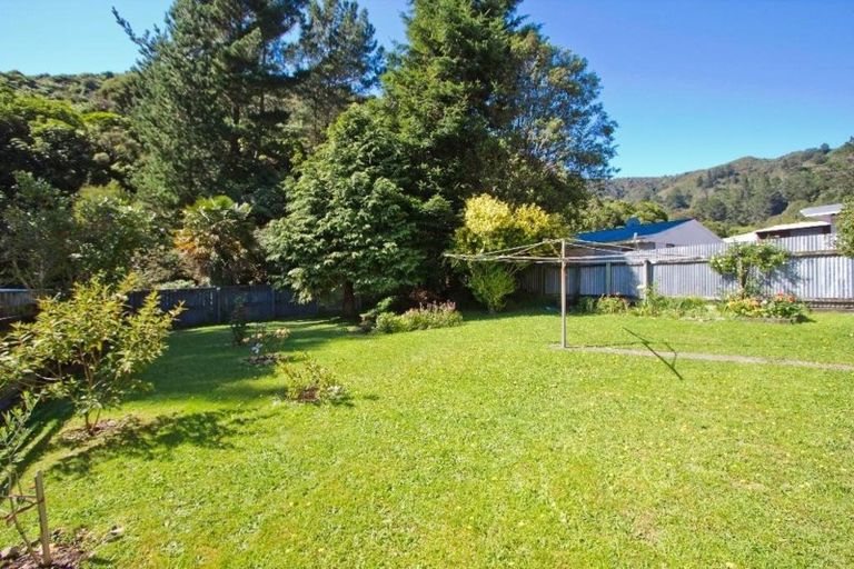 Photo of property in 61 Sunny Grove, Wainuiomata, Lower Hutt, 5014