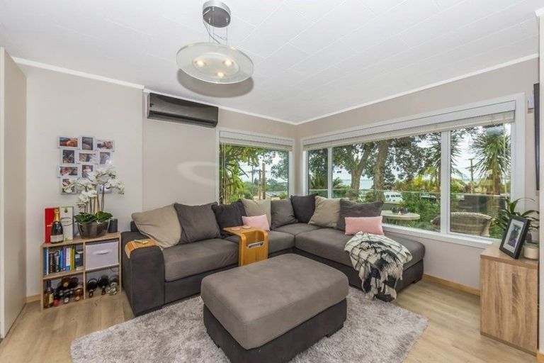 Photo of property in 2/42 Beach Road, Castor Bay, Auckland, 0620