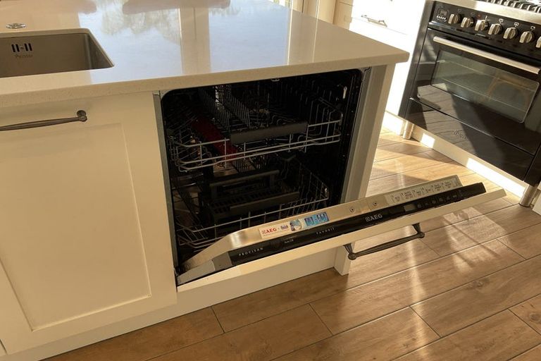 Photo of property in 9 Hibiscus Avenue, Snells Beach, 0920