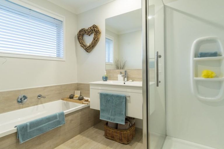 Photo of property in 1 Gumtree Lane, Omokoroa, 3114