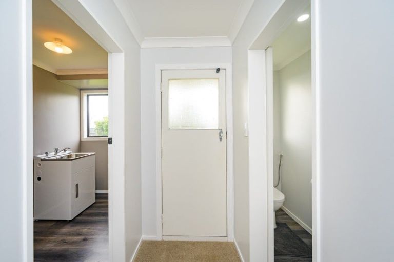 Photo of property in 8 Adams Place, Kelvin Grove, Palmerston North, 4414