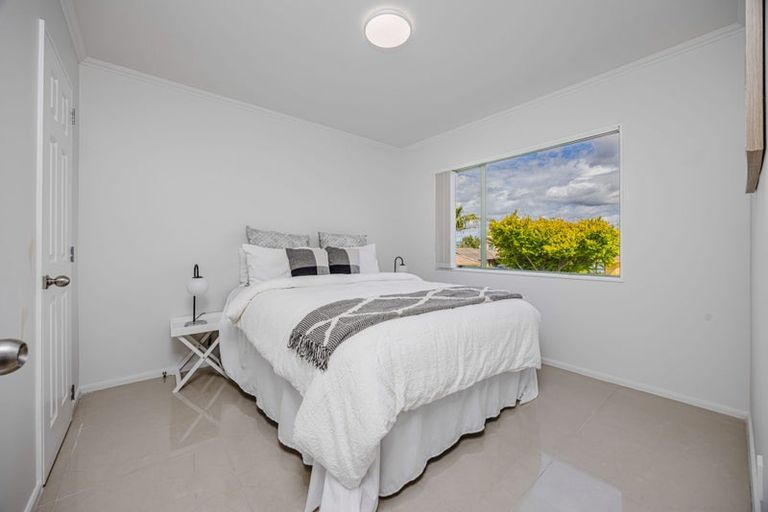 Photo of property in 16 Cumbrian Place, Conifer Grove, Takanini, 2112
