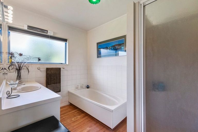 Photo of property in 18 Lorrigan Way, Welcome Bay, Tauranga, 3112