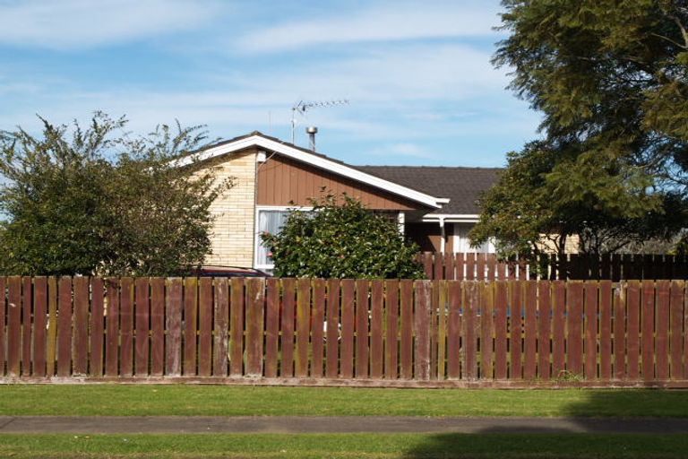 Photo of property in 39 Cottingham Crescent, Mangere East, Auckland, 2024