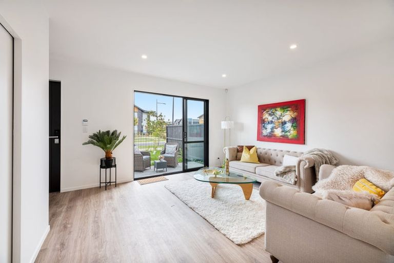 Photo of property in 73 Papatupu Way, Kumeu, 0810