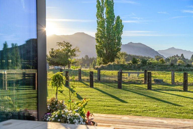 Photo of property in 87 Black Peak Road, Wanaka, 9382