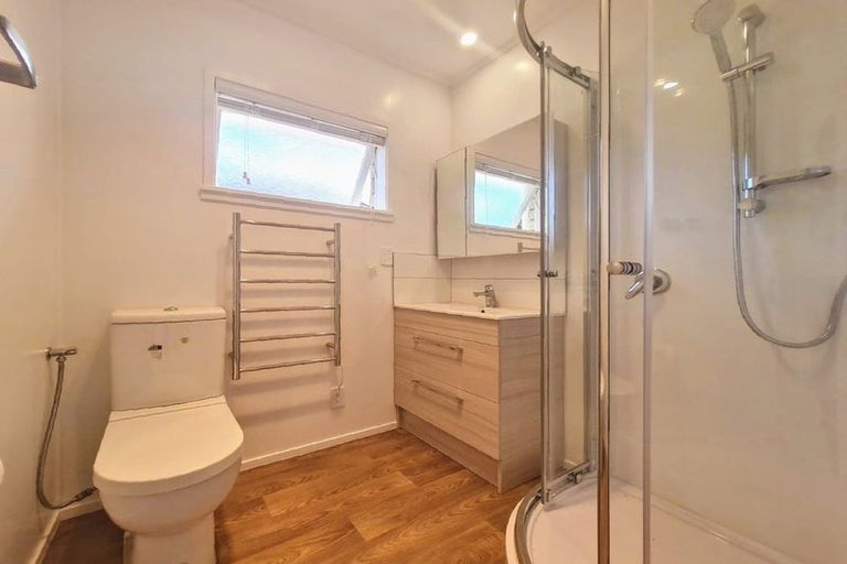 Photo of property in 2/13 Wykeham Place, Glenfield, Auckland, 0629