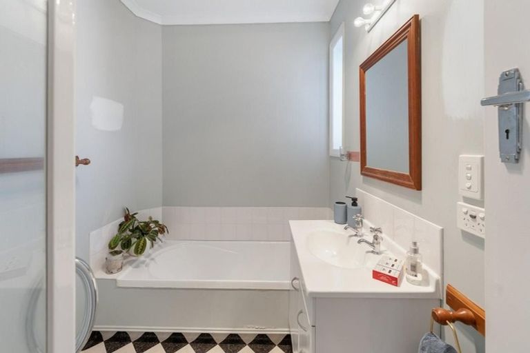 Photo of property in 411 Carrington Street, Upper Vogeltown, New Plymouth, 4310