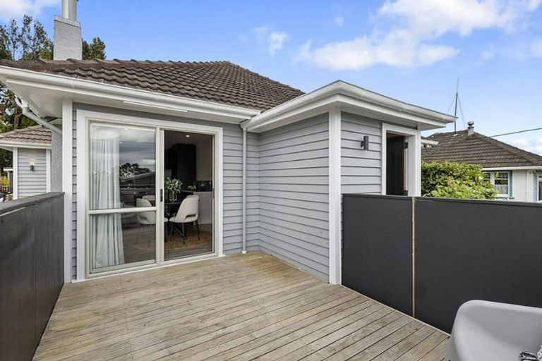 Photo of property in 390 Mangorei Road, Merrilands, New Plymouth, 4312