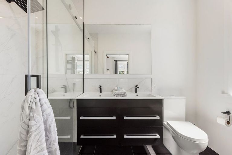 Photo of property in 56 Eden Street, Island Bay, Wellington, 6023