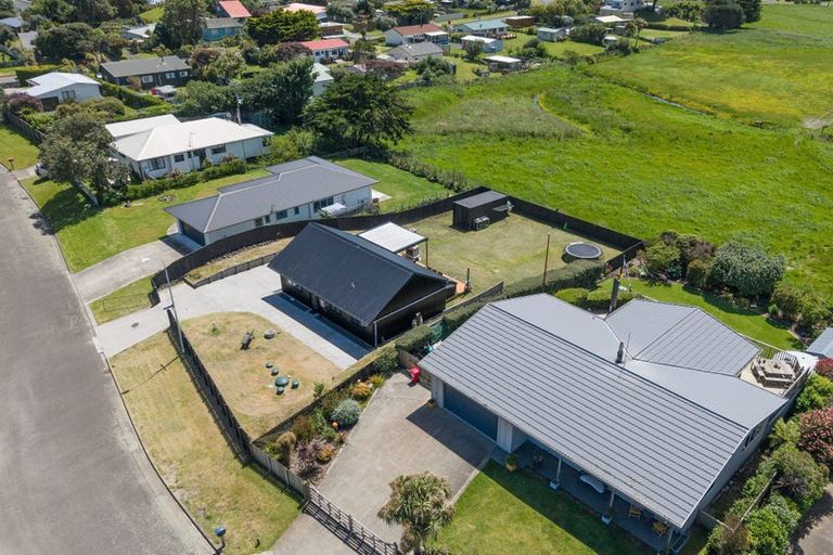 Photo of property in 7 Sand Dune Grove, Waikawa Beach, Manakau, 5573