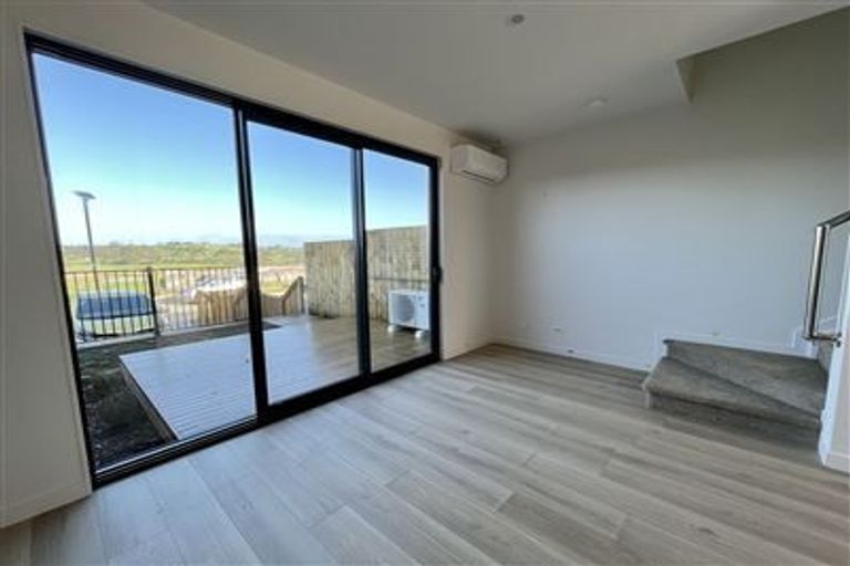 Photo of property in 90 Tarapuka Road, Westgate, Auckland, 0814