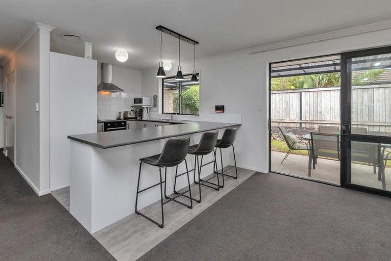 Photo of property in 18 Ocean View Rise, Ruakaka, 0116