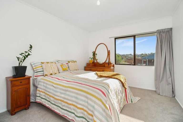 Photo of property in 1/5 Sharon Road, Waiake, Auckland, 0630