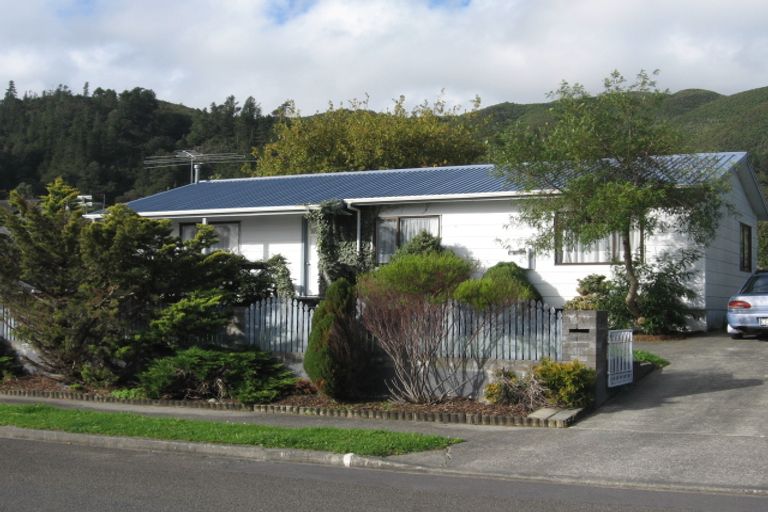 Photo of property in 4a Glenbrook Grove, Naenae, Lower Hutt, 5011