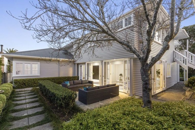 Photo of property in 5c Church Street, Devonport, Auckland, 0624